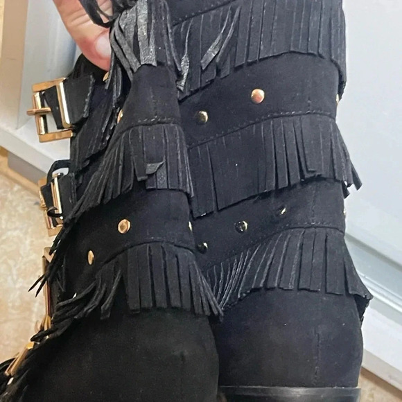 Joan Boyce Bkack  Suede Fringe Moccasin Style Gold Buckle Boots Booty Sz 6 M - Picture 4 of 7